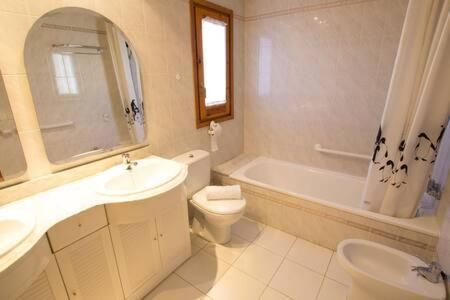 דירות Casa Amb Jardi אלפ מראה חיצוני תמונה